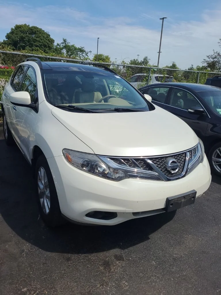 Used 2013 White Nissan SL image 2