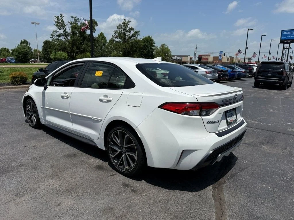Used 2020 White Toyota SE image 4