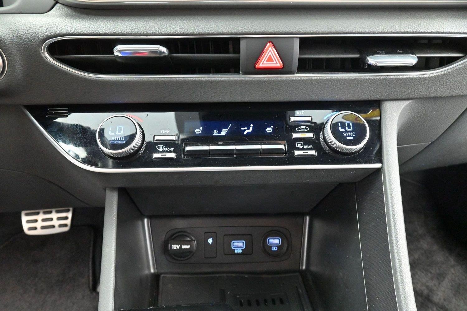 Used 2022 Phantom Black Hyundai SEL Plus image 23