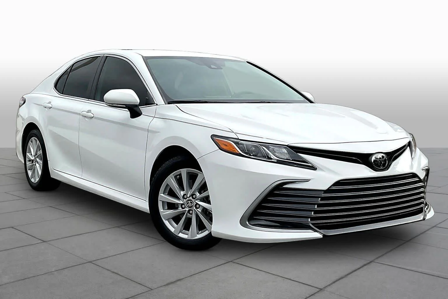 Used 2024 Ice Cap Toyota LE image 3