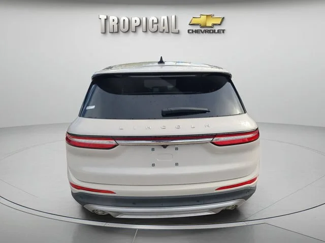 Used 2024 Tan Lincoln Premiere image 4