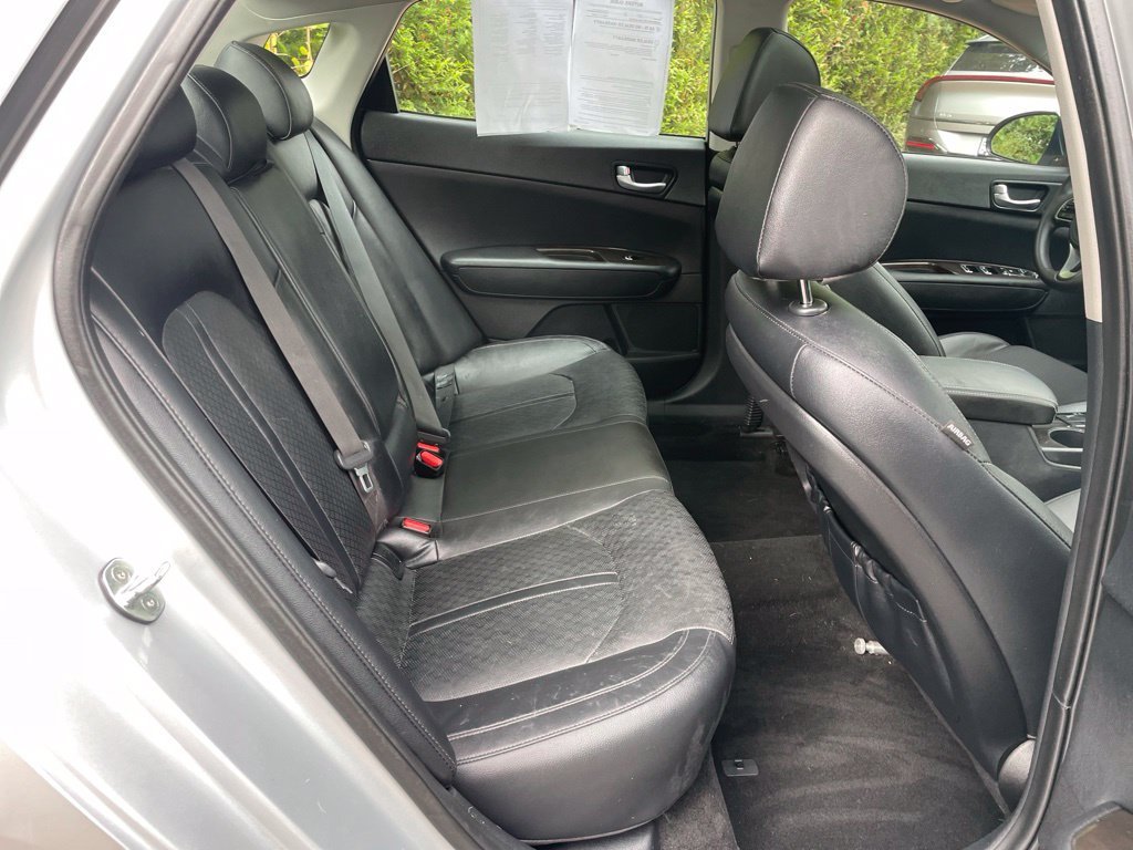 Used 2018 Sparkling Silver Kia EX image 21