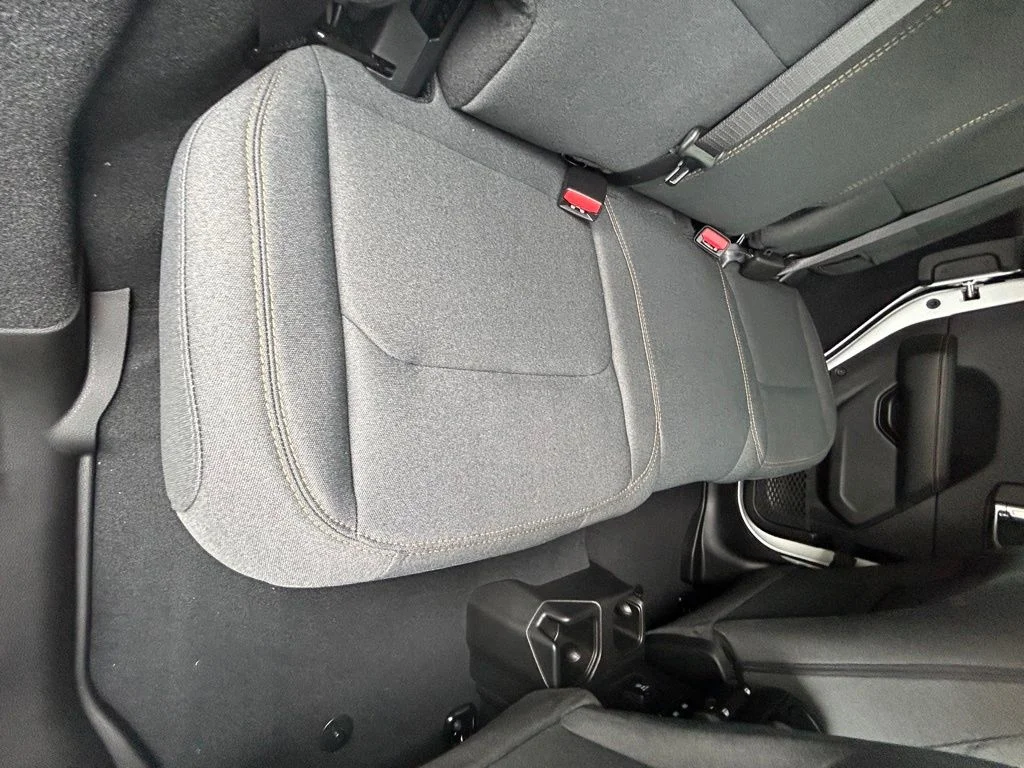 Used 2024 White Jeep Sahara image 25
