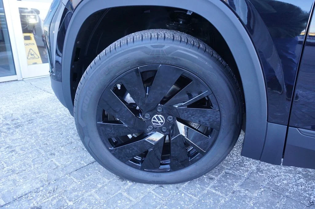New 2026 Black Volkswagen 2.0T SE w/Technology image 30