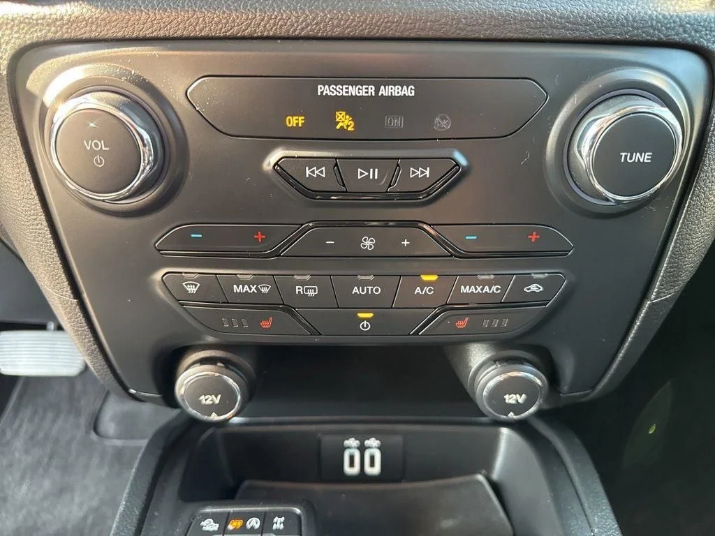 Used 2019 White Ford Lariat image 41