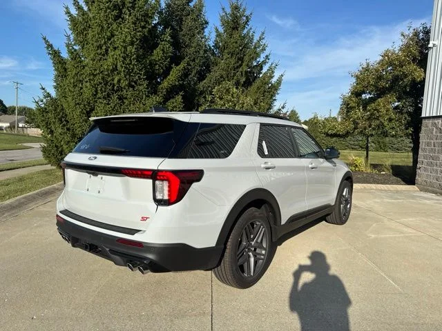 New 2027 Avalanche Gray Ford ST image 5