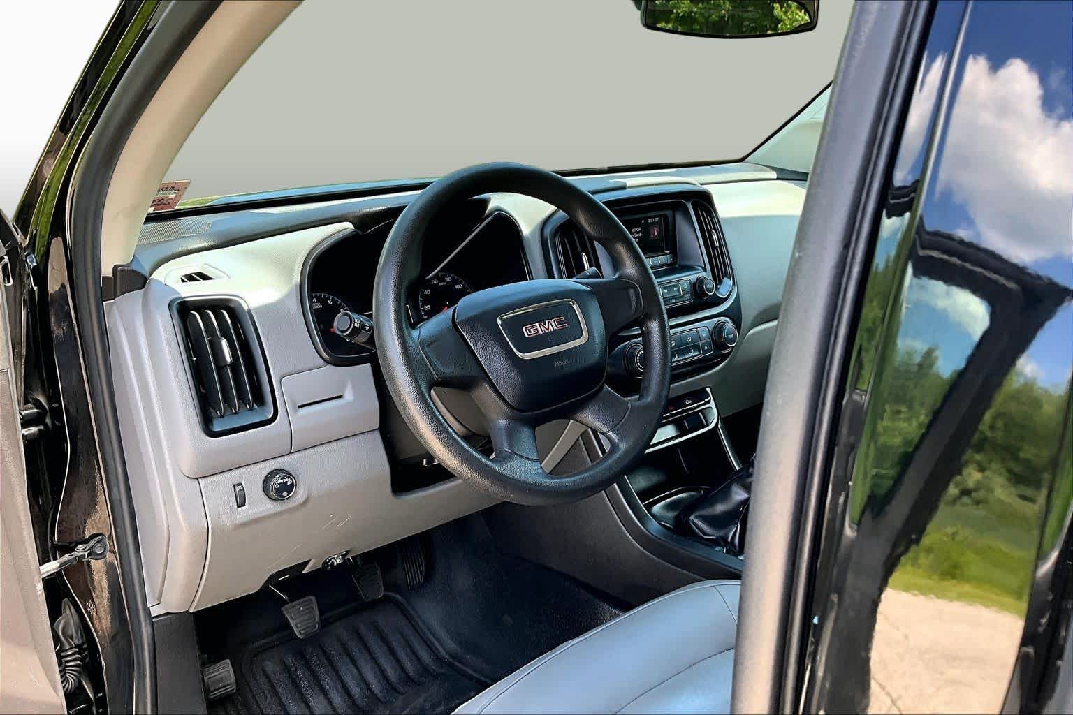 Used 2017 Onyx Black GMC 2WD SL image 18