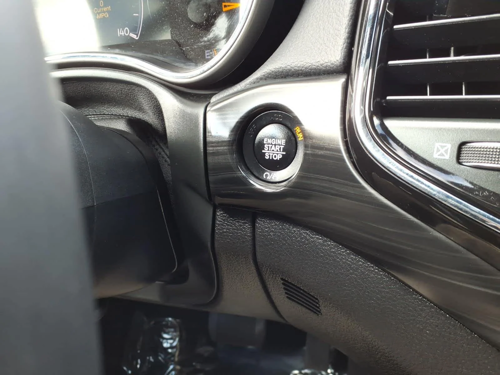 Certified Used 2021 Bright White Clearcoat Jeep Laredo X image 27