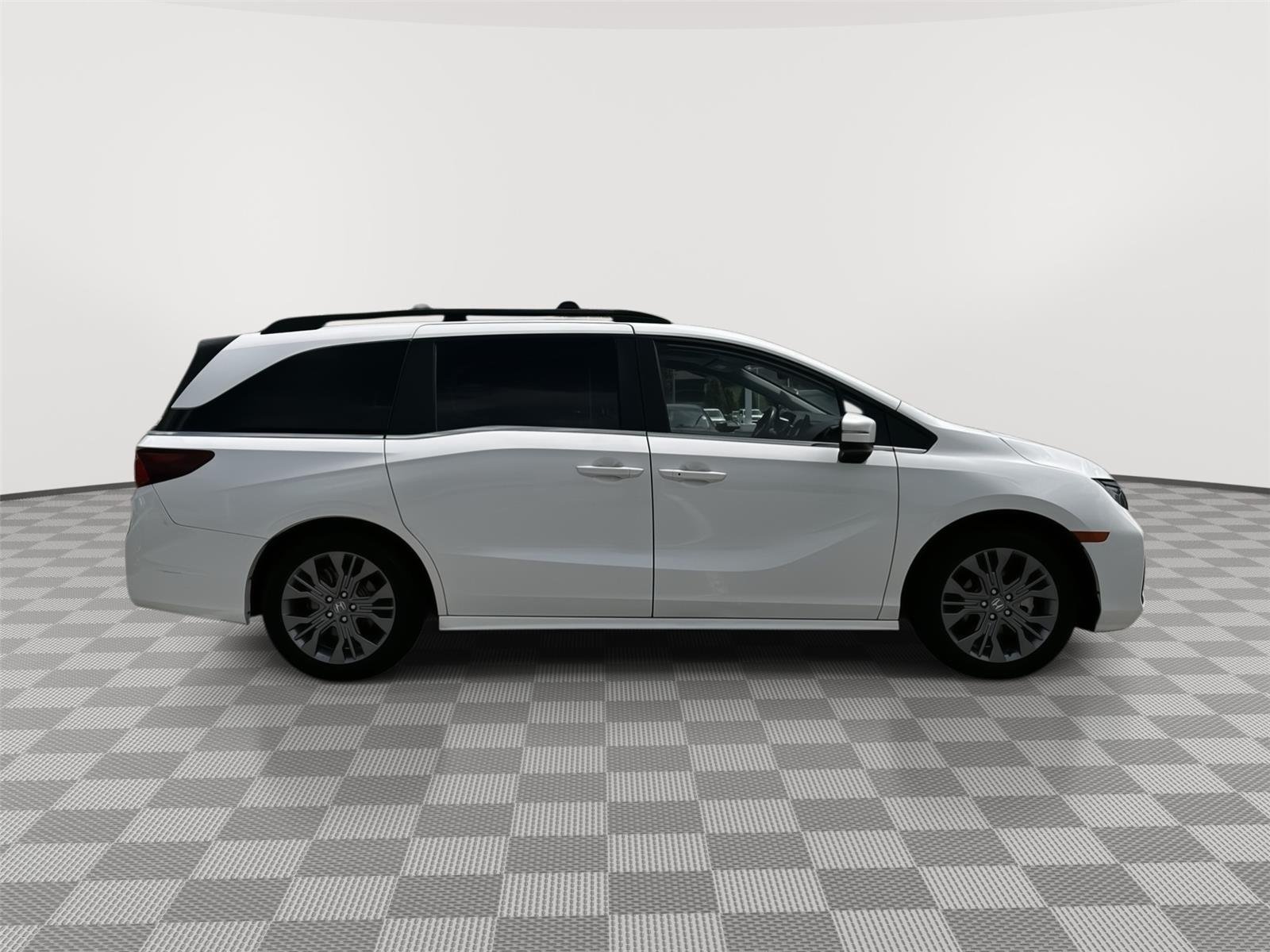 Used 2025 Platinum White Pearl Honda Touring image 5