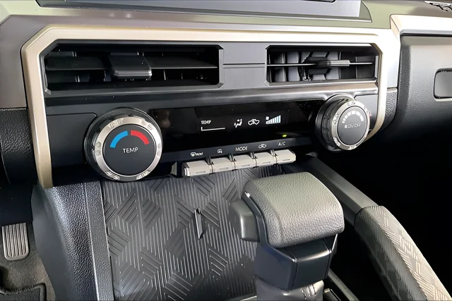 Used 2025  Toyota SR5 image 23