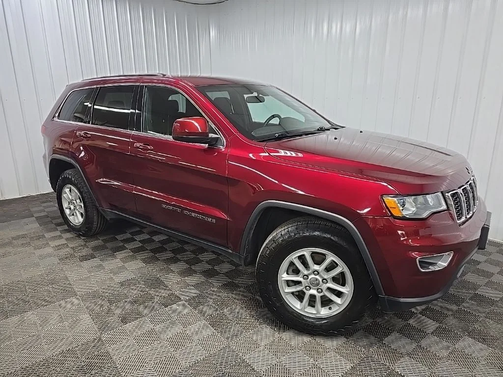 Used 2018 Red Jeep Laredo image 7