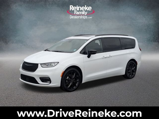 2025 Chrysler Pacifica Limited's photo