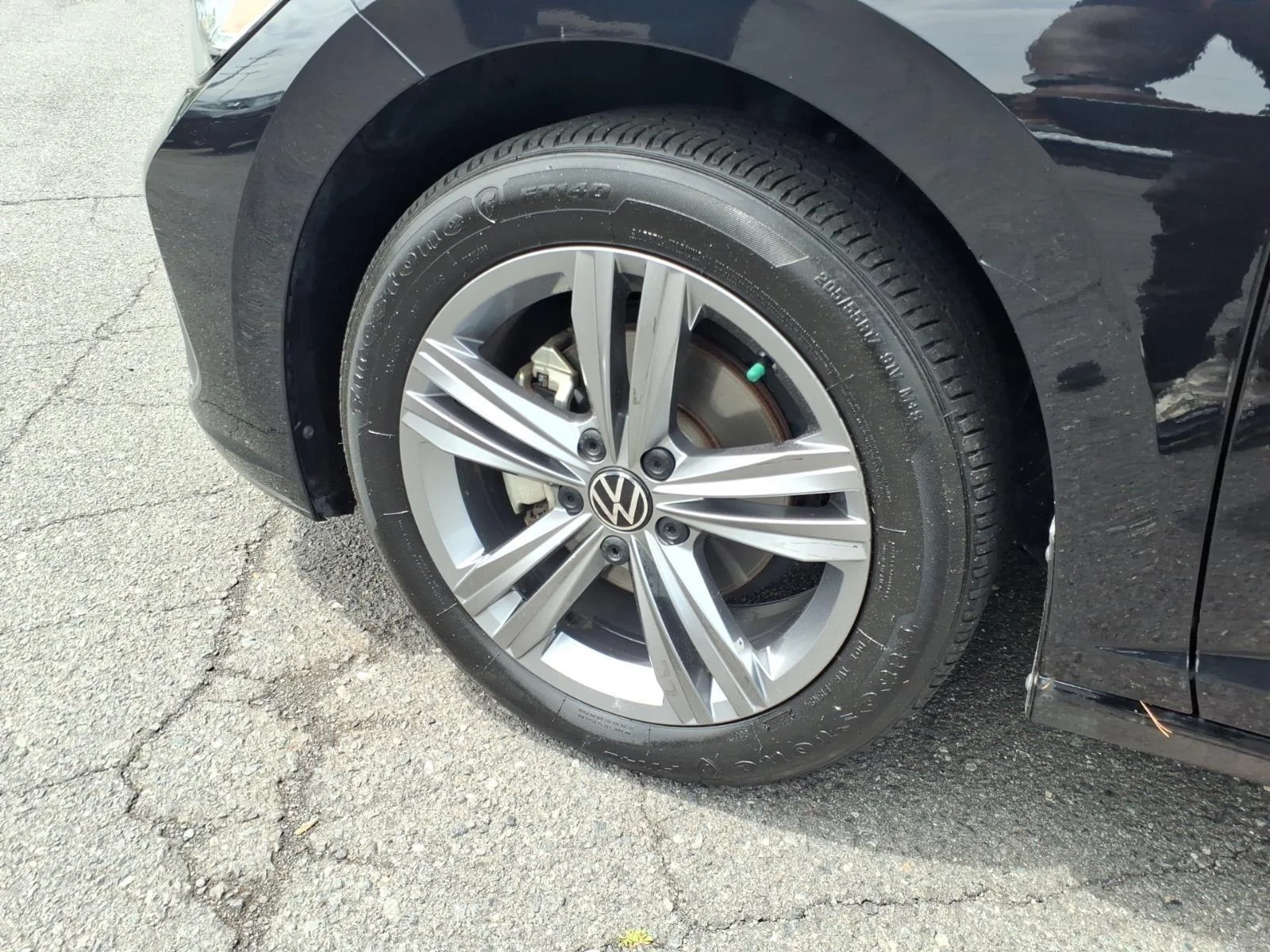 Used 2024  Volkswagen SE image 10