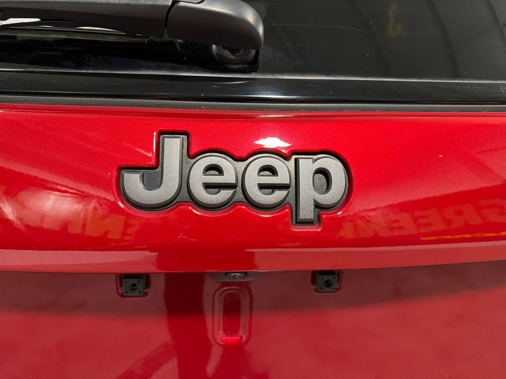Certified Used 2025 Red Hot Pearlcoat Jeep Trailhawk image 9