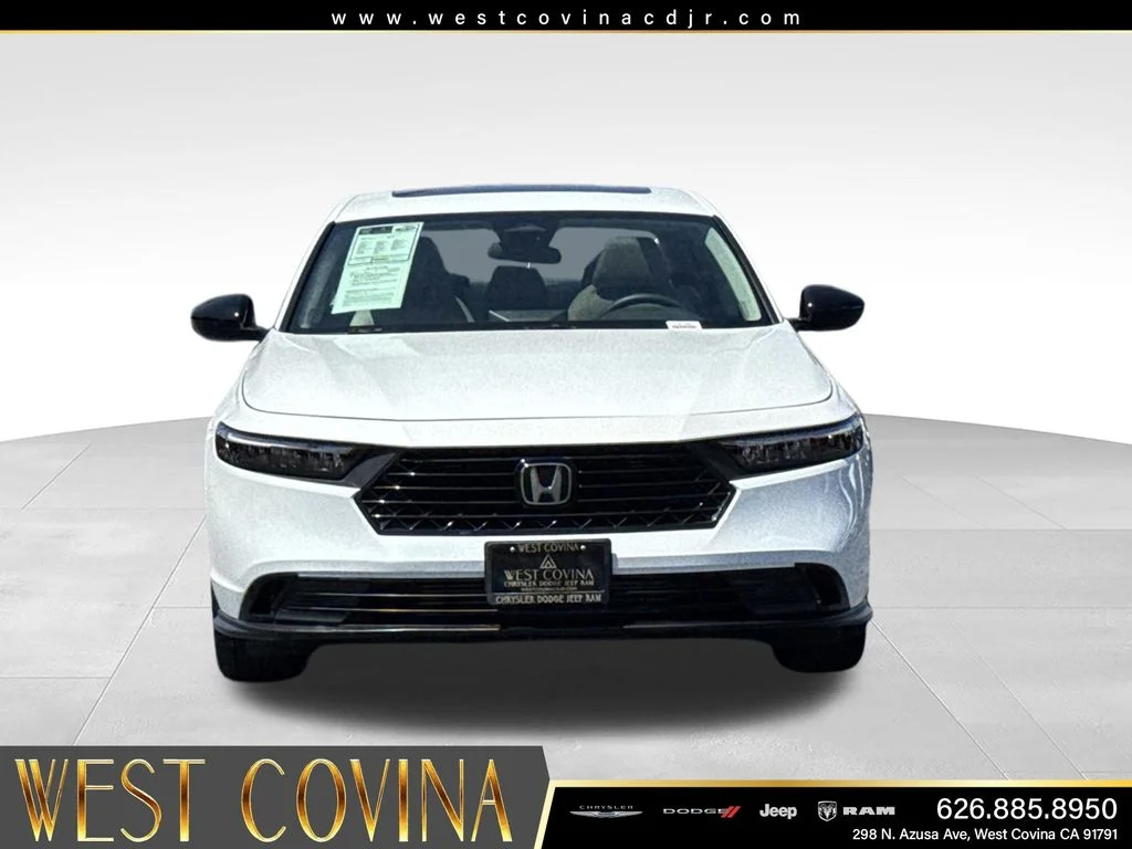 Used 2025 White Honda SE image 3