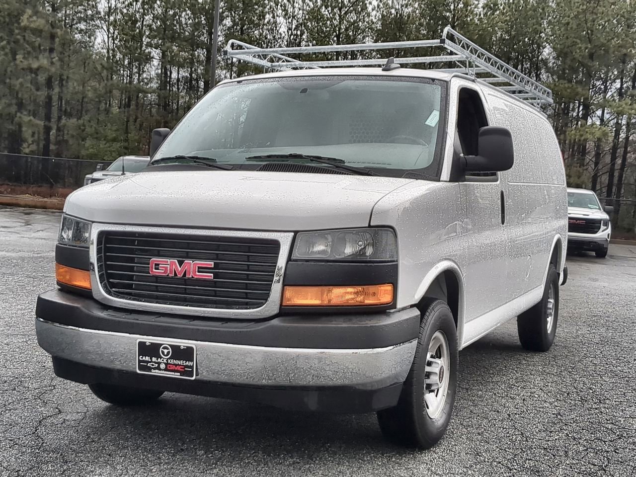 New 2025 Summit White GMC Work Van image 4