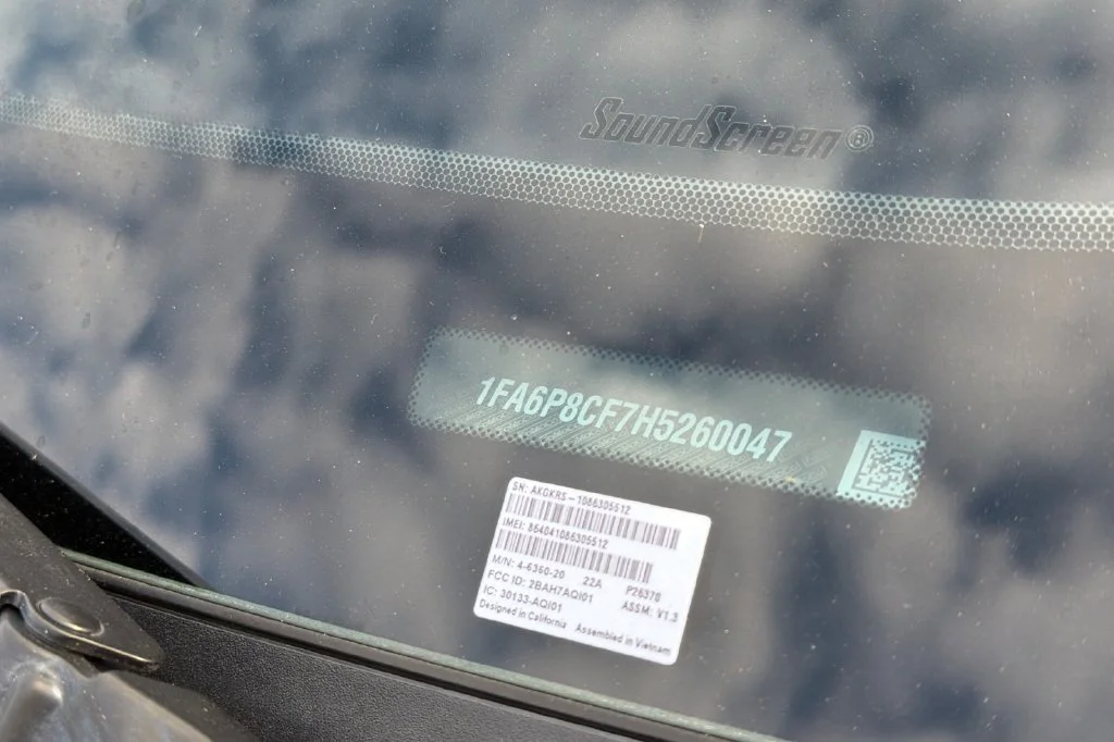 Used 2017 Magnetic Metallic Ford GT Premium image 8