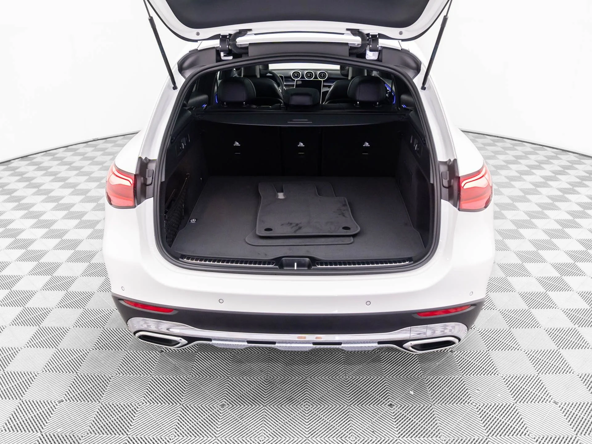 New 2026 White Mercedes-Benz GLC 300 image 25