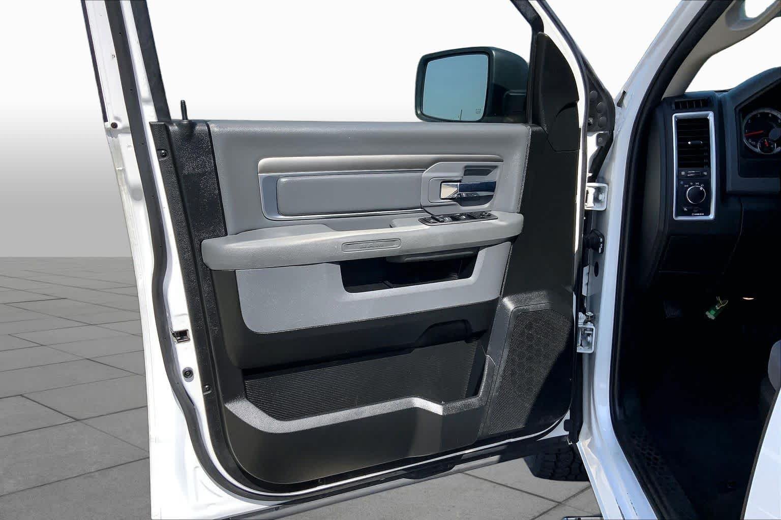 Used 2019 Bright White Clearcoat Ram SLT image 21