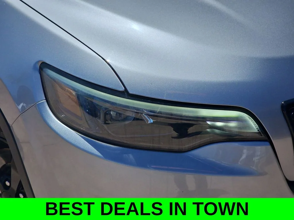 Used 2021 Silver Jeep Latitude Plus image 32
