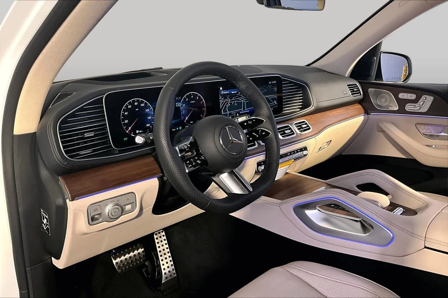 New 2026 MANUFAKTUR Moonlight White Metallic Mercedes-Benz GLS 450 image 9