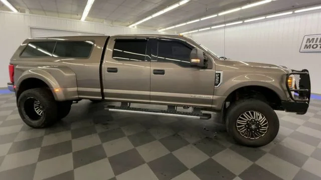 Used 2019  Ford XLT DRW CREW CAB image 9