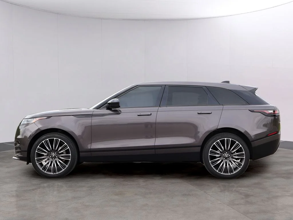 Used 2023 Charente Gray Premium Metallic Land Rover R-Dynamic S MHEV image 4