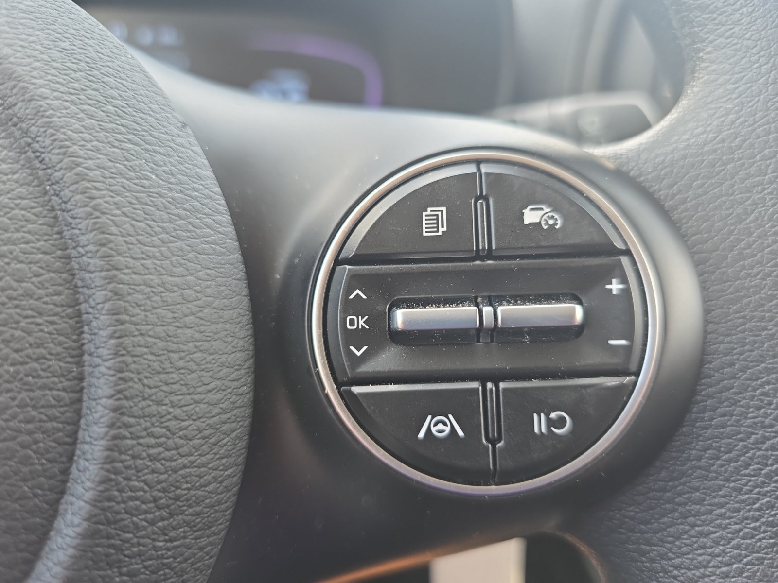 Certified Used 2025 Steel Gray Kia LX image 22