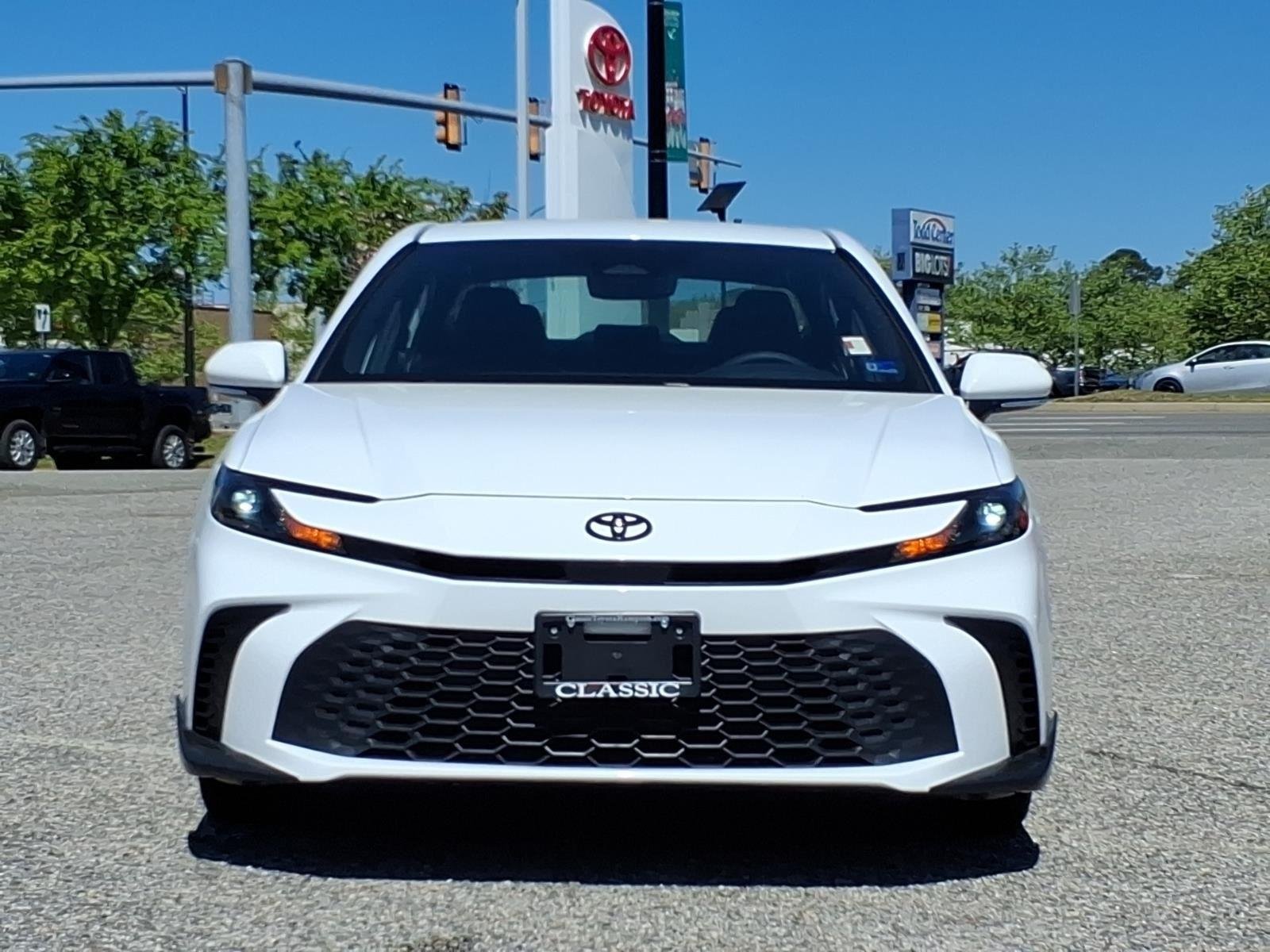 Used 2025 Ice Cap Toyota SE image 2
