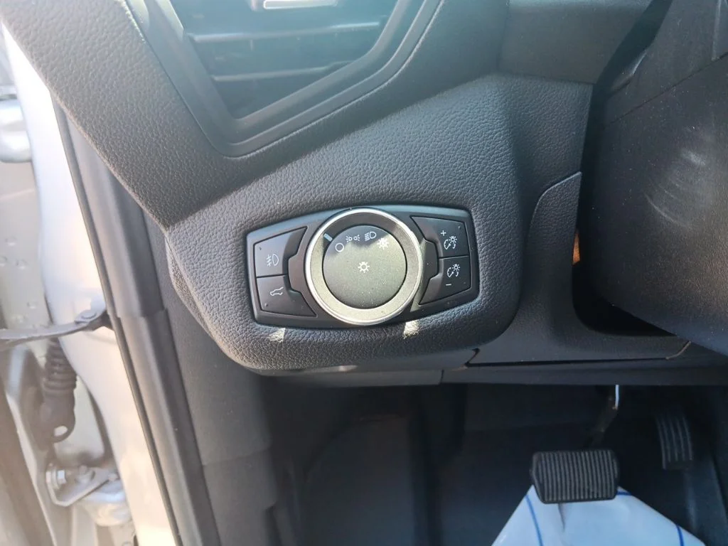Used 2019 Ingot Silver Metallic Ford SE image 13