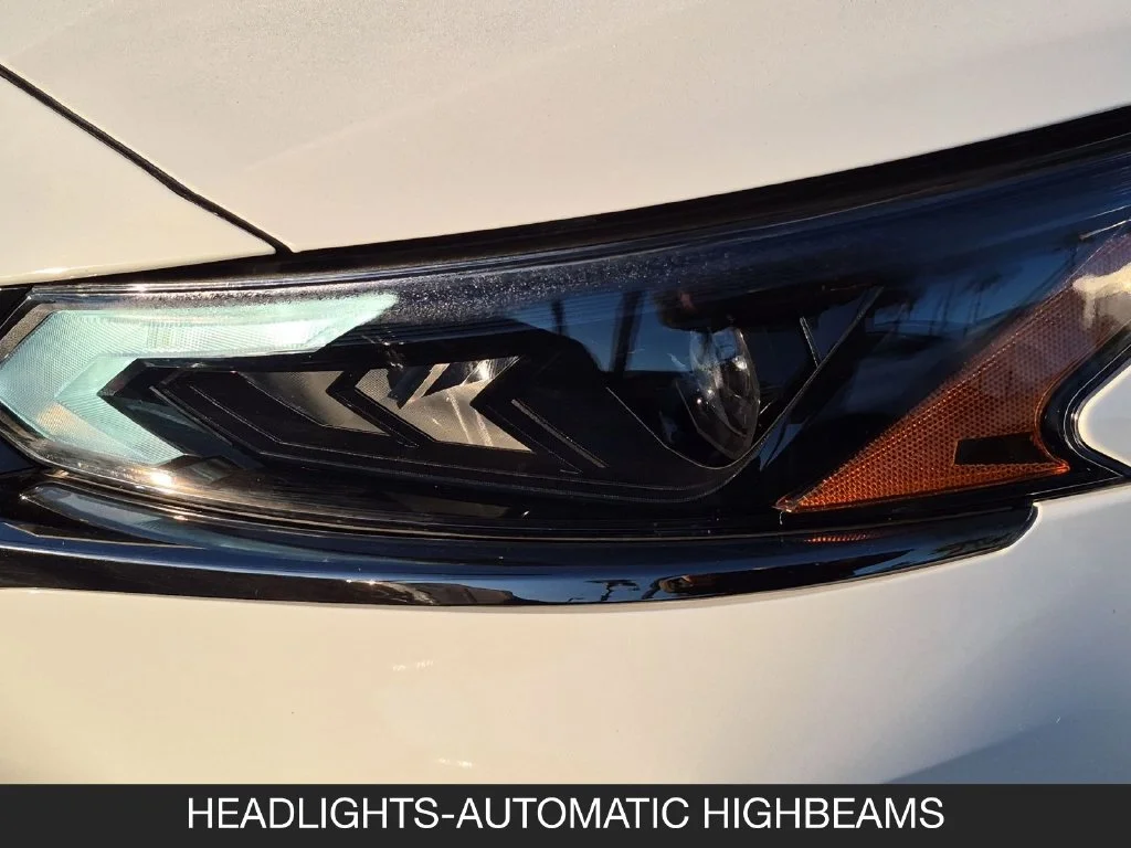 Used 2025 White Nissan 2.5 SR image 10