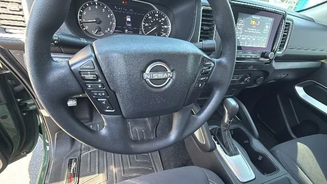 Used 2022 Green Nissan Crew Cab SV 4x4 image 16