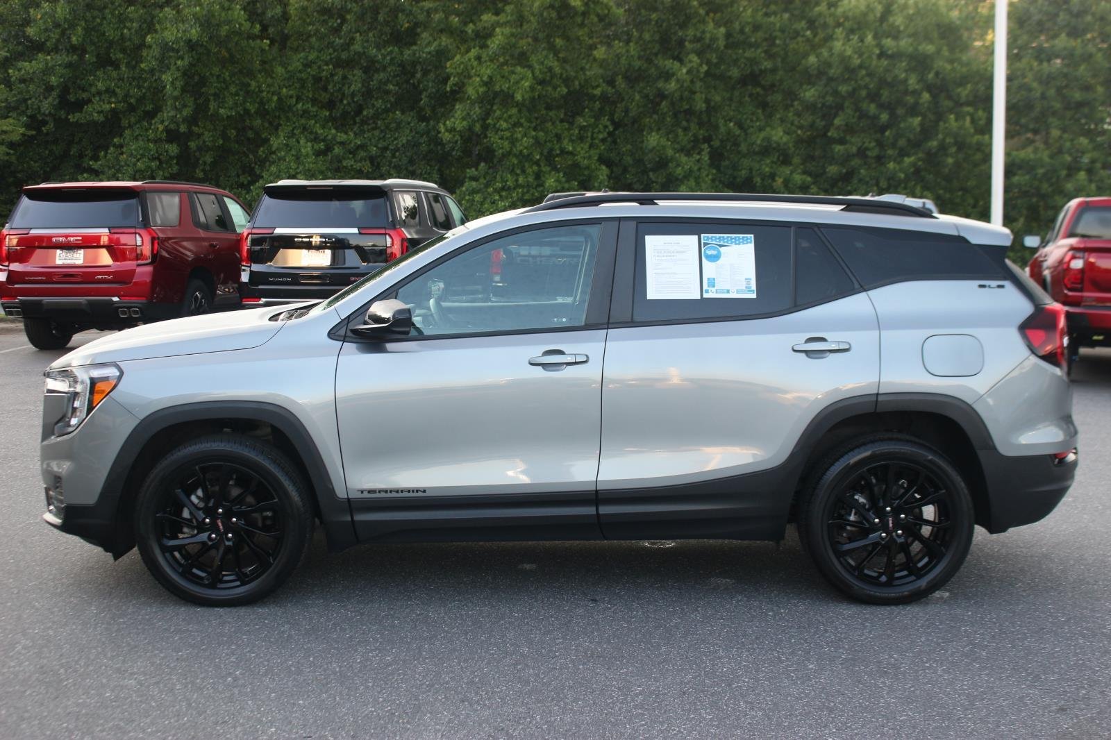 Used 2023 Sterling Metallic GMC SLE image 4