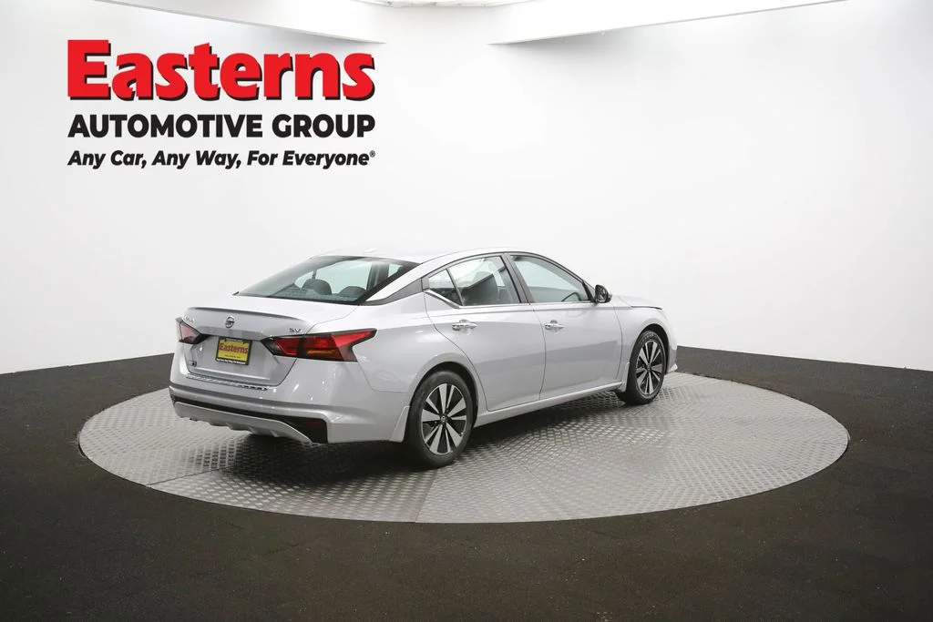 Used 2022 Silver Nissan 2.5 SV image 40