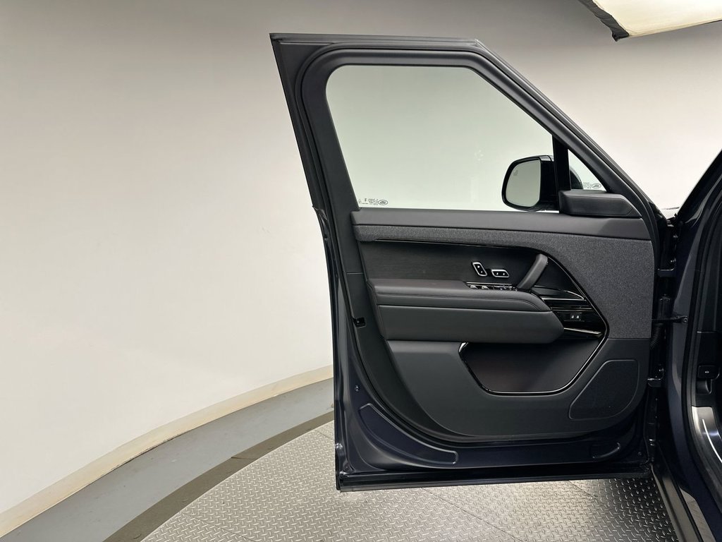 New 2027 Varesine Blue Land Rover SE image 9