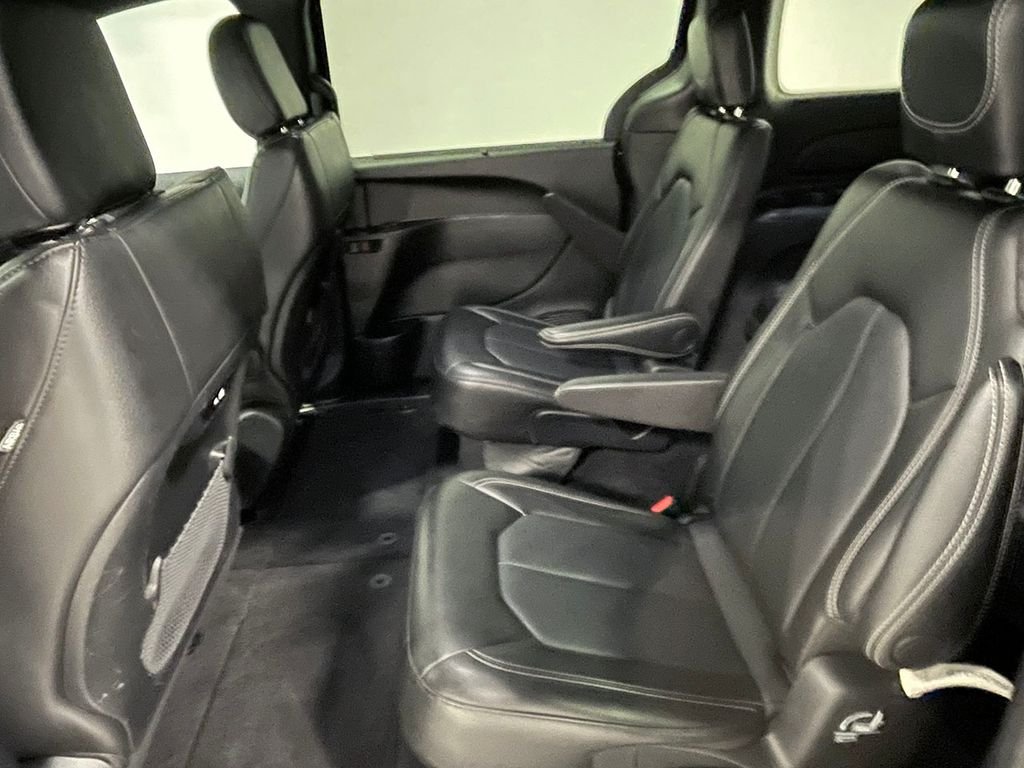 Used 2025 Black Chrysler Select image 18