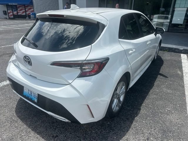 Used 2022 White Toyota SE image 4