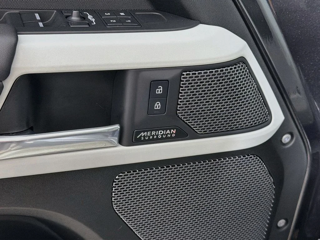 Used 2023 Gray Land Rover X-Dynamic SE image 19