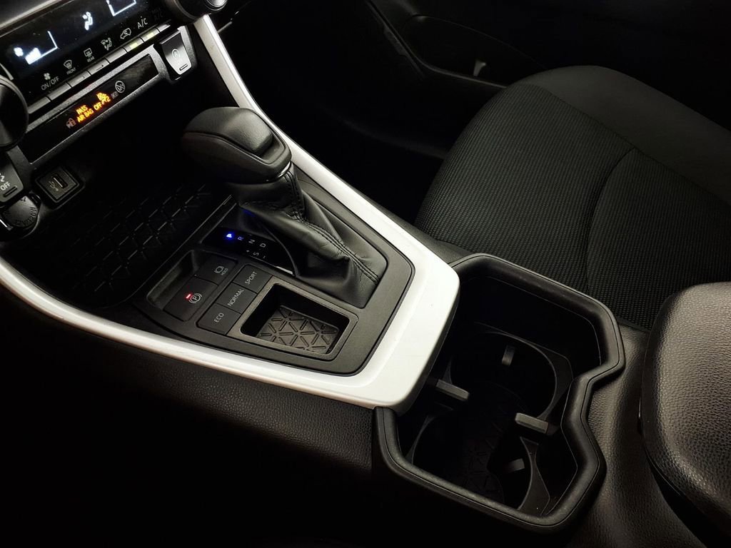 2025 Toyota RAV4 LE - Photo 19