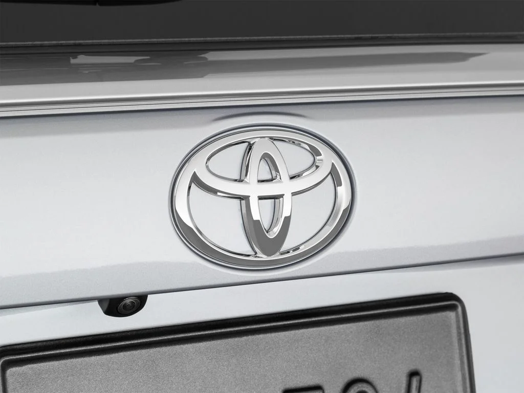Used 2020 Silver Toyota XLE image 65