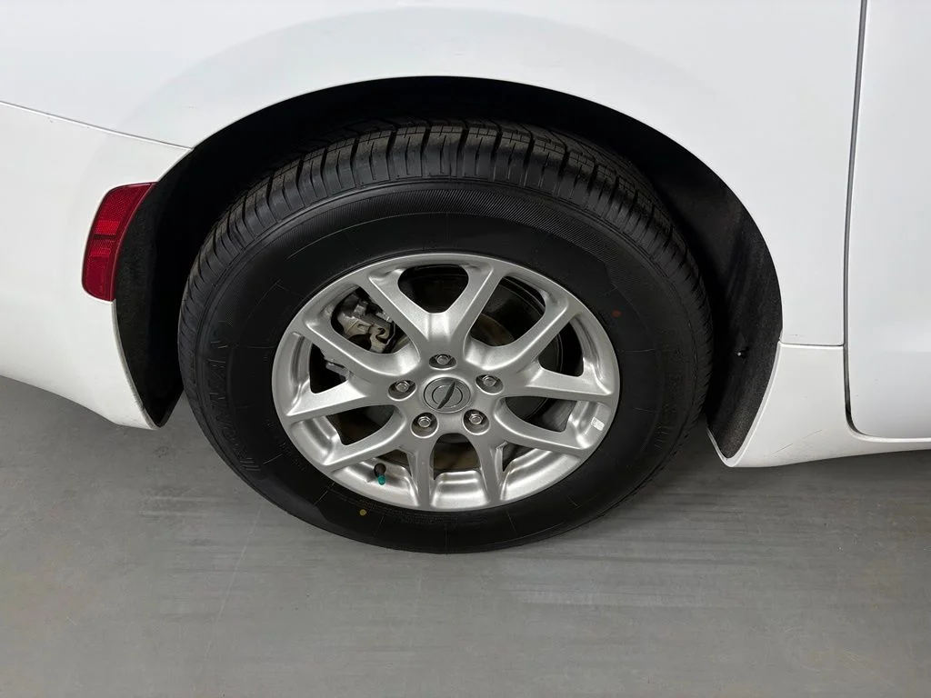 Used 2023 White Chrysler LX image 14