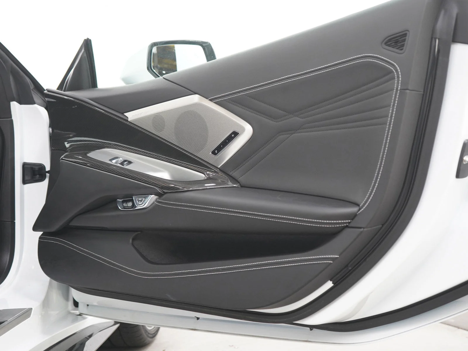 Used 2024 Arctic White Chevrolet 2dr E-Ray Conv w/3LZ image 11