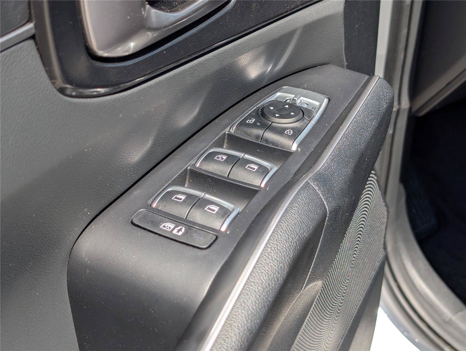 Used 2025 Glacial White Pearl Kia S image 15
