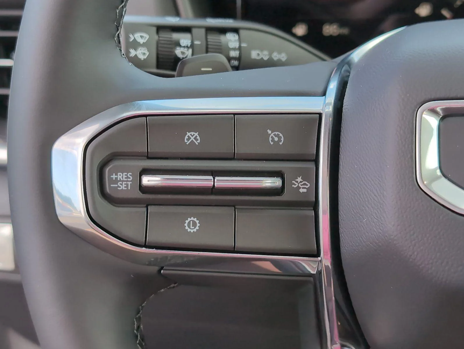 New 2026 Sterling Metallic GMC Elevation image 22