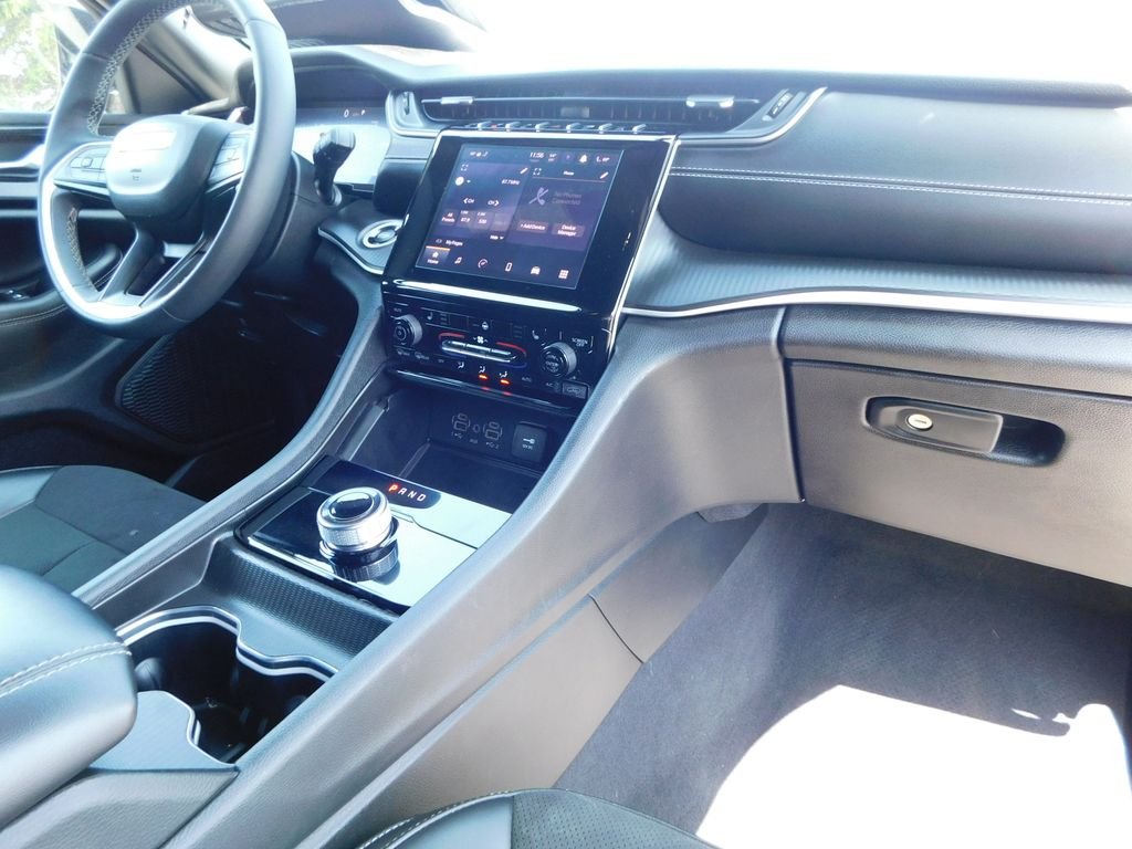 Used 2024 White Jeep Altitude image 19