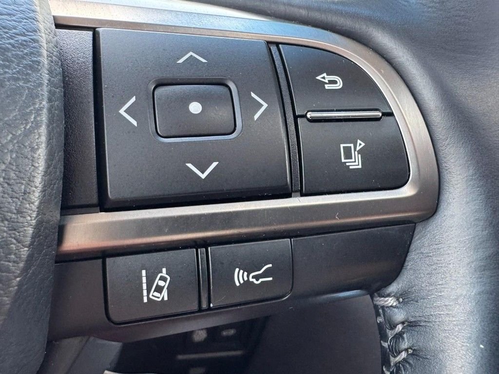 Used 2019 White Lexus 570 image 23