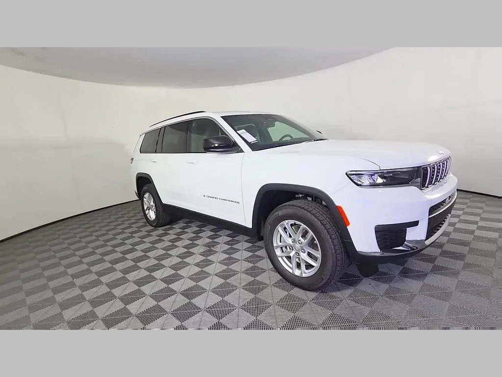 New 2026 Bright White Clear-Coat Exterior Paint Jeep Laredo X image 21