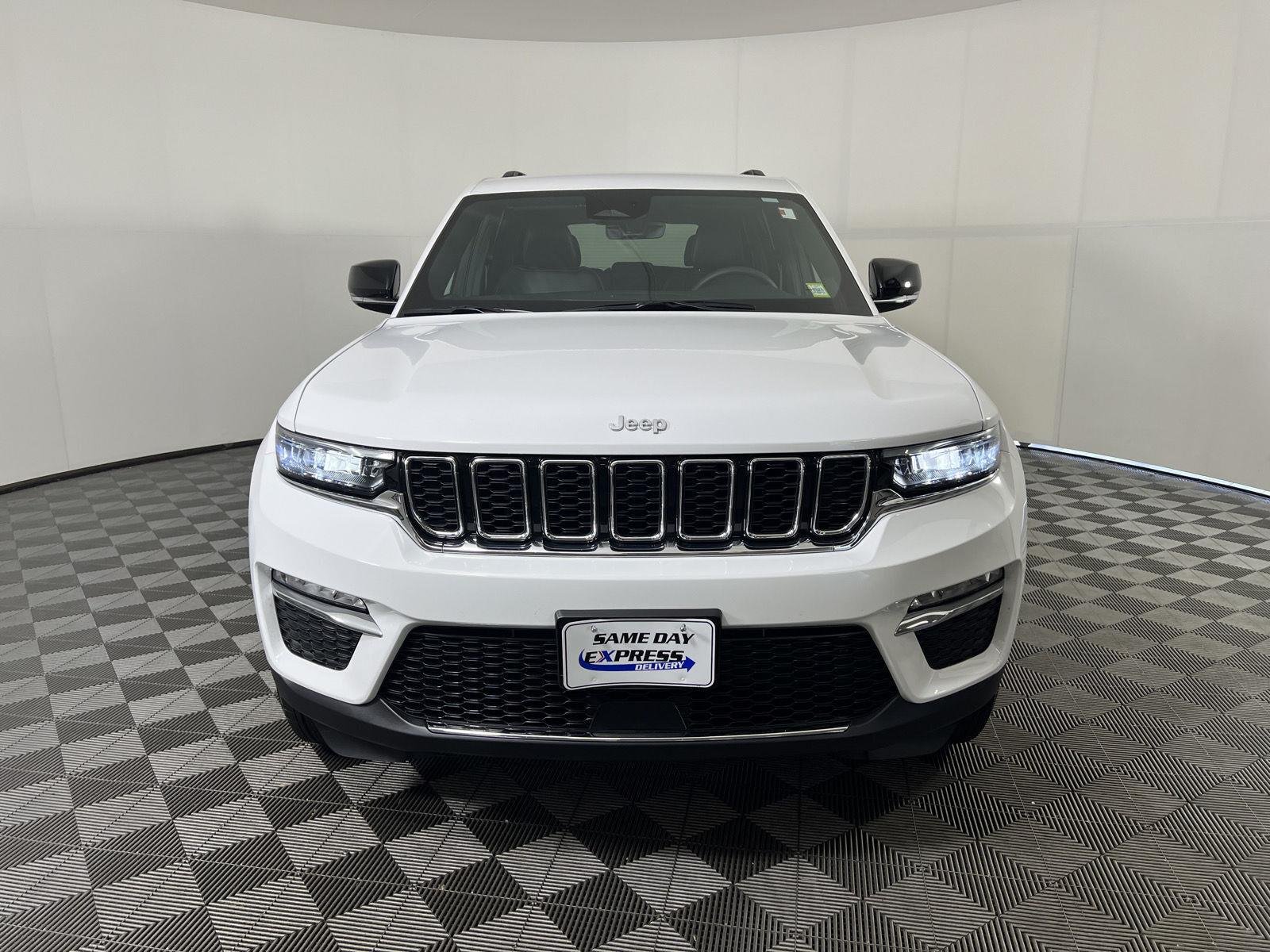 Used 2025 Wh Jeep  image 31