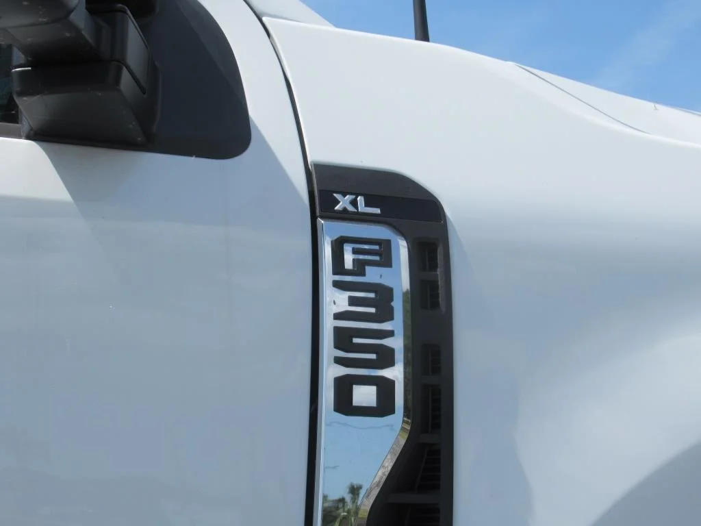 2024 Ford F-350 Super Duty Chassis Cab XL - Photo 8