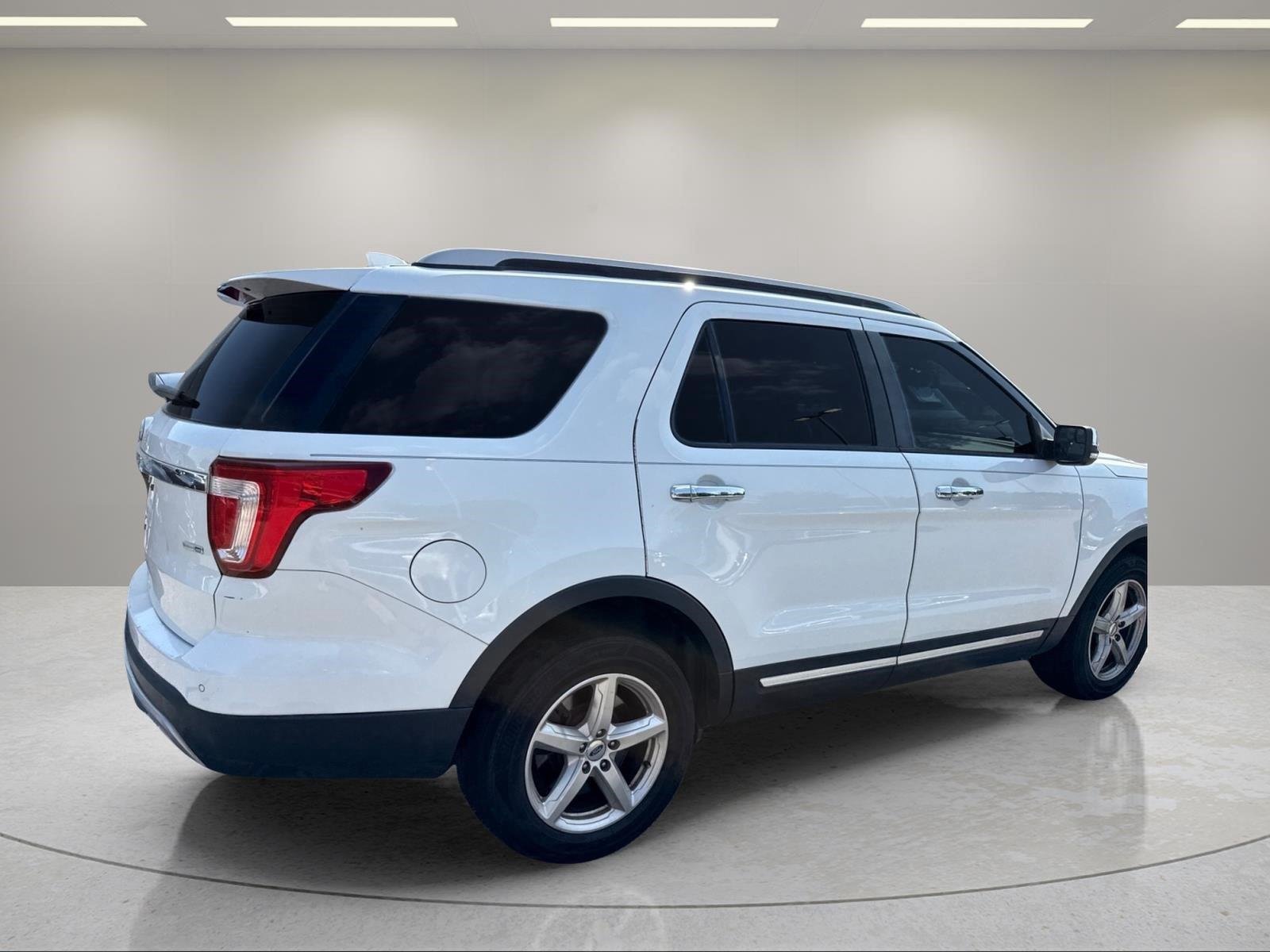 Used 2016 Oxford White Ford XLT image 19